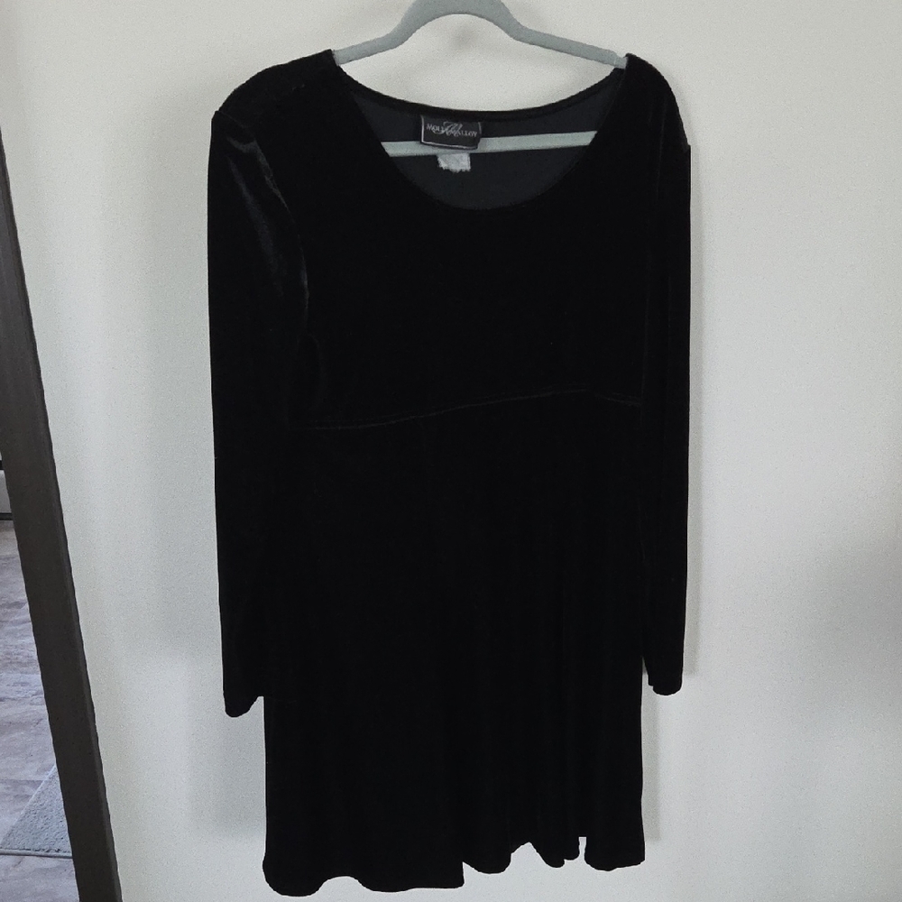 Molly Malloy Black Long Sleeve Dress